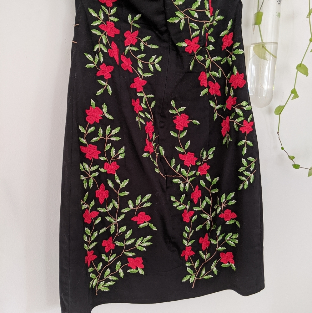 GUESS Vine Roses Dress - Picture 5 of 9